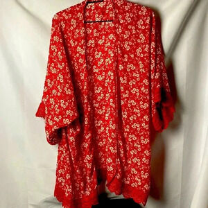 MAURICES WO SIZE XXL RED FLORAL OPEN FRONT SUSTER OVER SHIRT RED CROCHET TRIM
